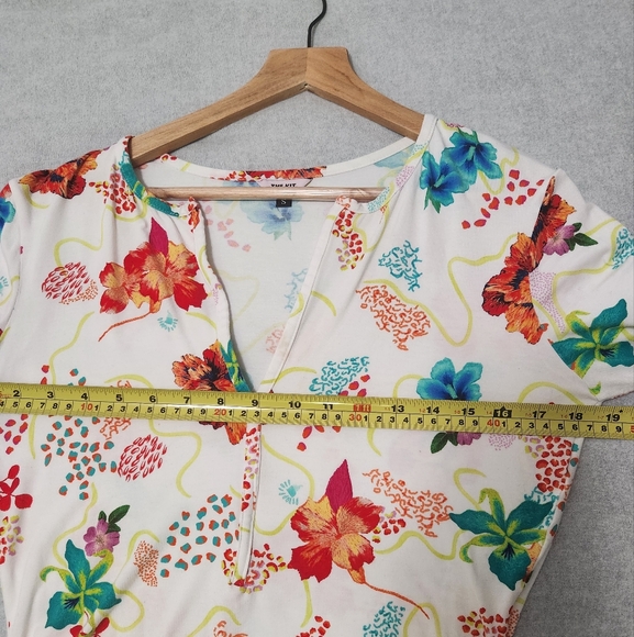 The Kit Gisella Henley in Light Wild Tropics - Picture 3 of 4